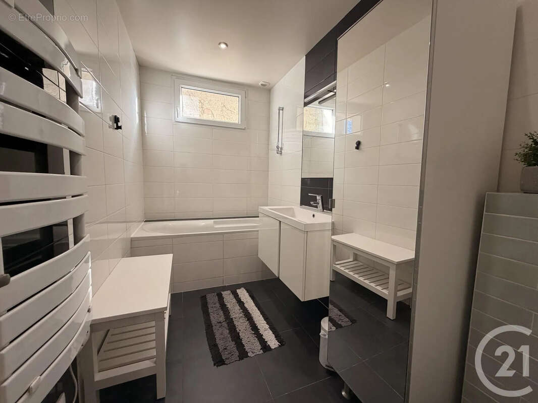 Maison à SAINT-MAUR-DES-FOSSES