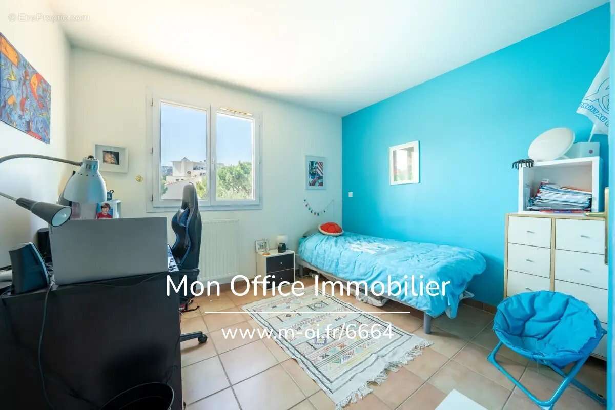 Référence : 6664-NZW. - Maison 4 chambres - piscine, sous sol, garage - photo 12