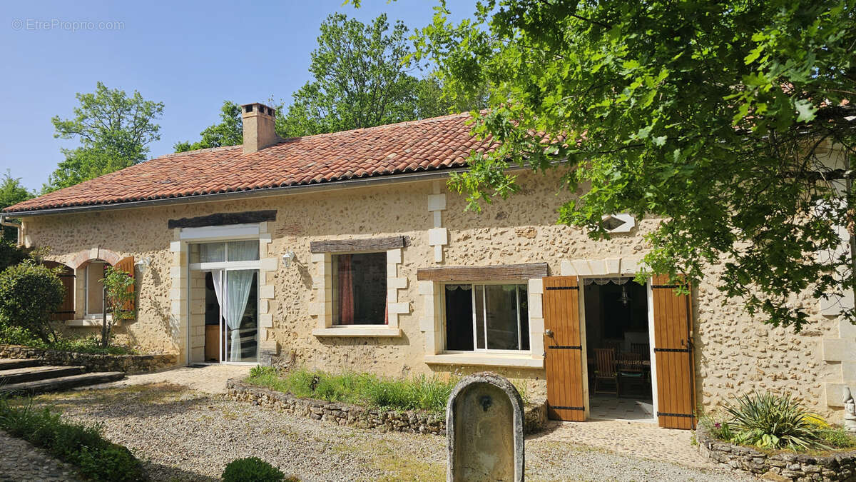 Maison à CREYSSENSAC-ET-PISSOT