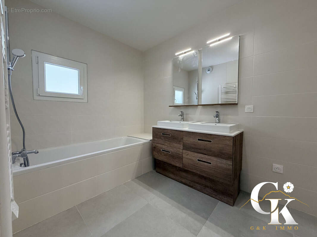 Appartement à SAINT-PAUL-DE-VARCES