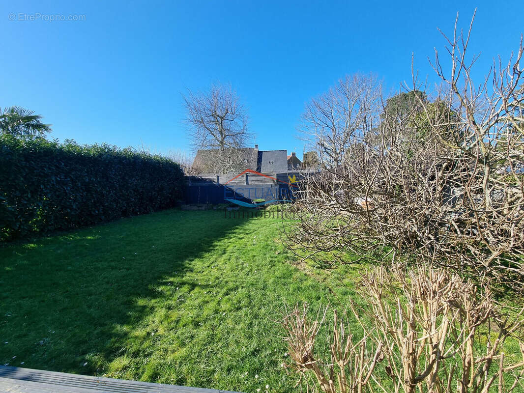 Maison à SAINT-ETIENNE-DE-MONTLUC