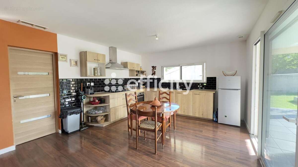 Maison à COLLORGUES