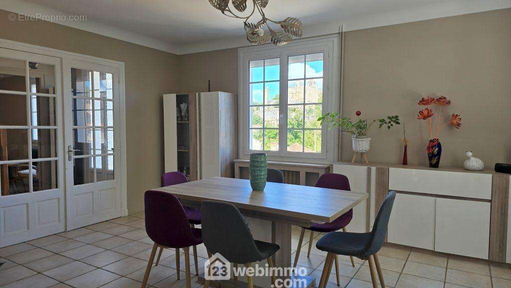 D&#039;un côté, le séjour de 20 m2, - Maison à CHAUVIGNY