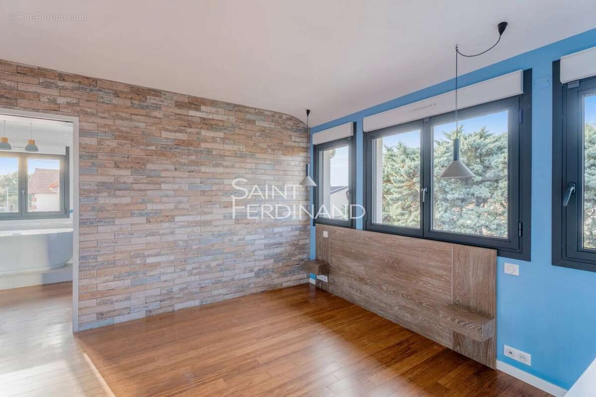 Maison à SARTROUVILLE