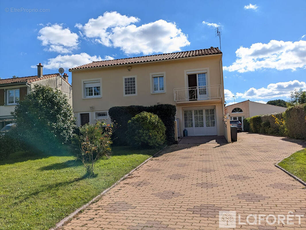 Maison à FONTCOUVERTE