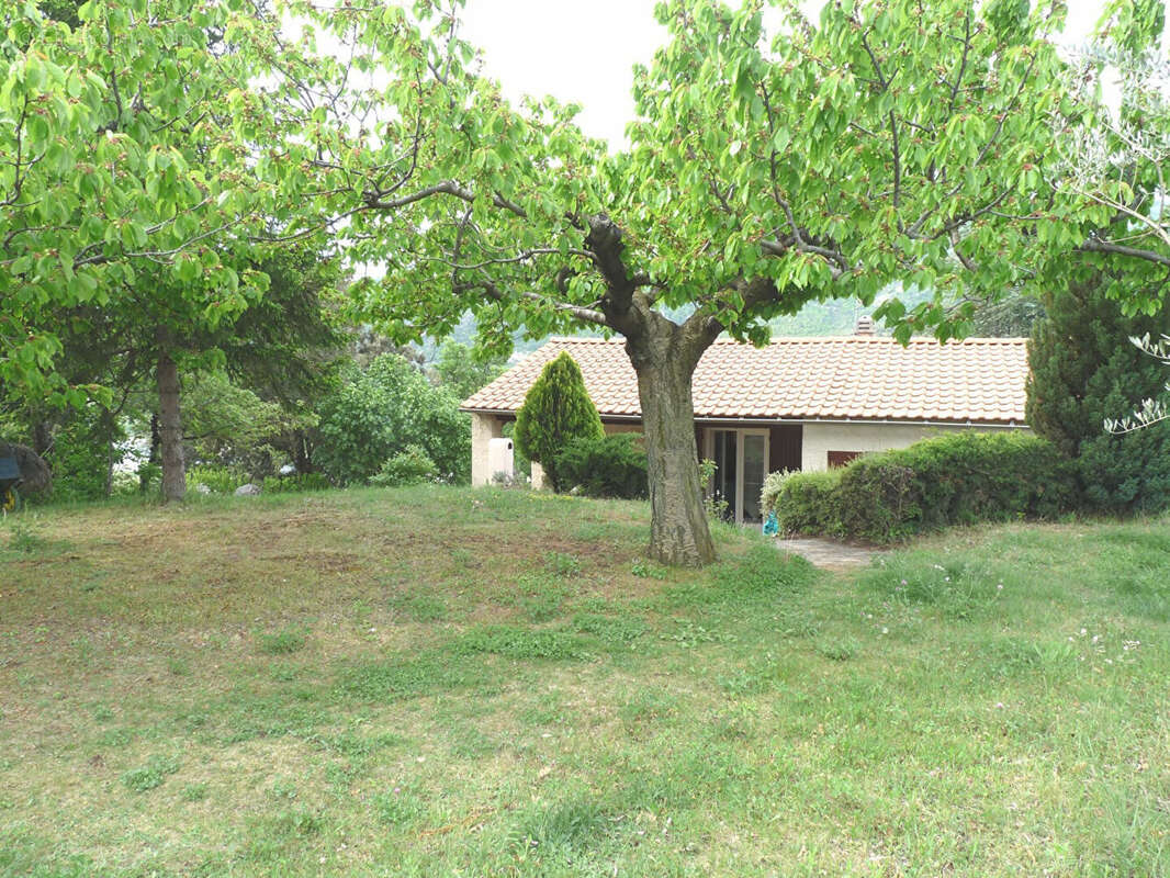 Maison à ENTREPIERRES