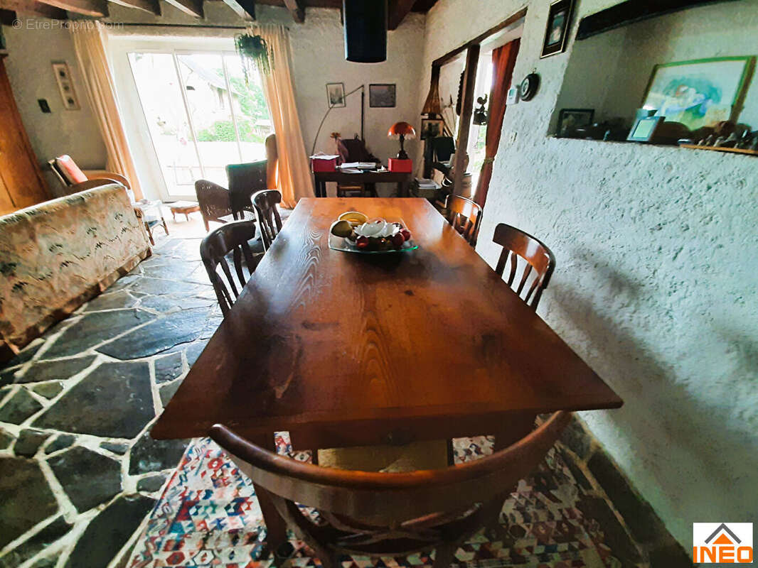 Maison à MONTREUIL-LE-GAST