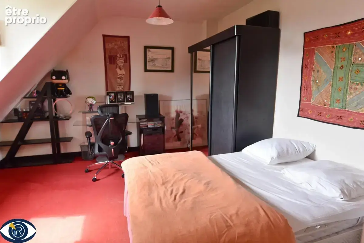 Maison 202 m² à Montigne-Le-Brillant  - photo 9