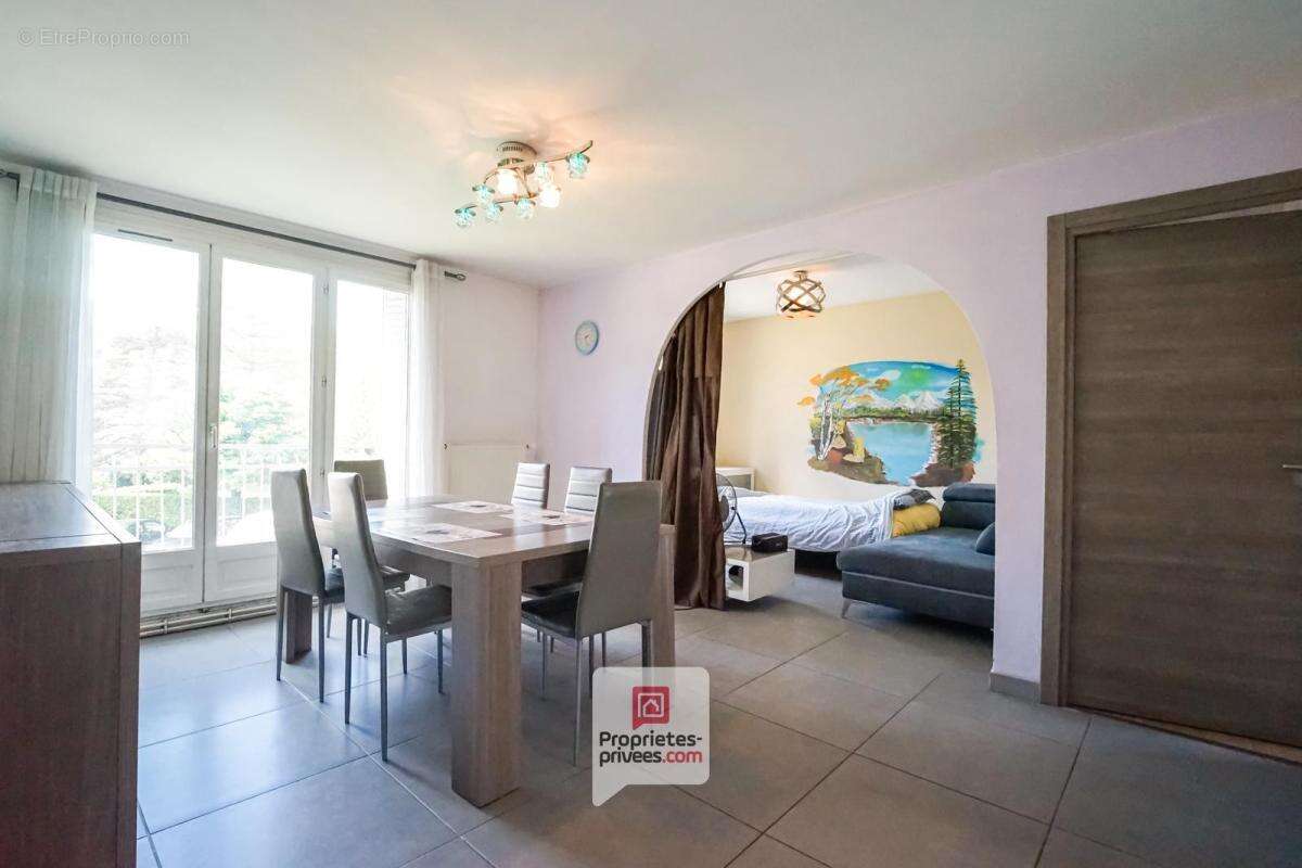 Appartement à SAINT-MARTIN-D'HERES