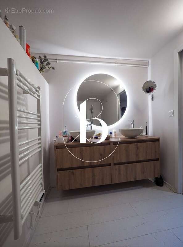 Maison à SAINT-VICTOR-LA-COSTE