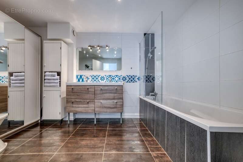 Appartement à LES CLAYES-SOUS-BOIS
