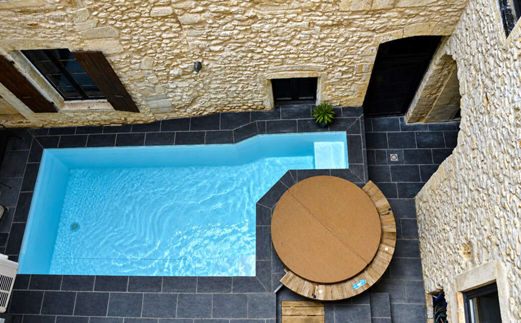 Maison 363 m² à Bourg-Saint-Andeol  - photo 2