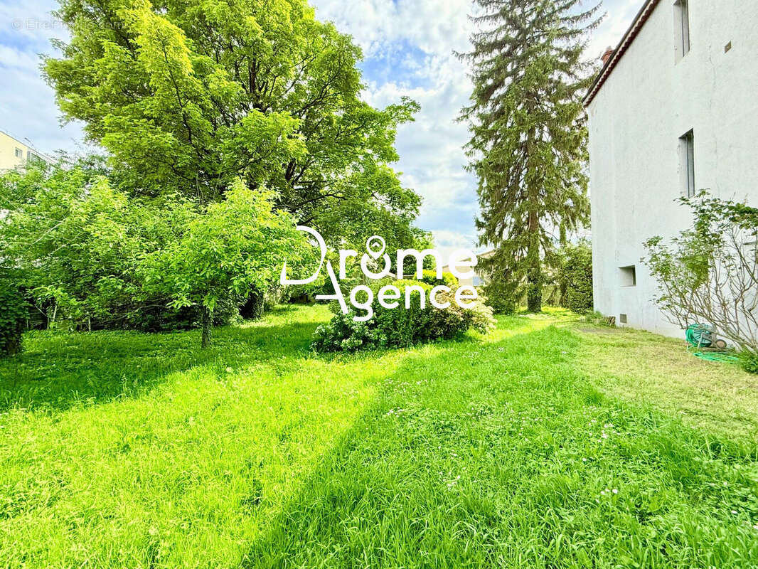 Maison 159 m² à Bourg-Les-Valence  - photo 3
