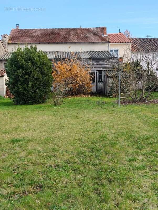 Maison à CHEF-BOUTONNE