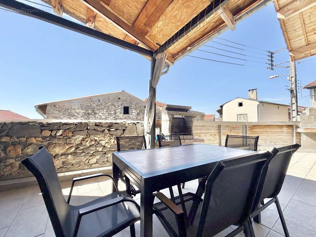 Maison à SAINT-BONNET-PRES-RIOM