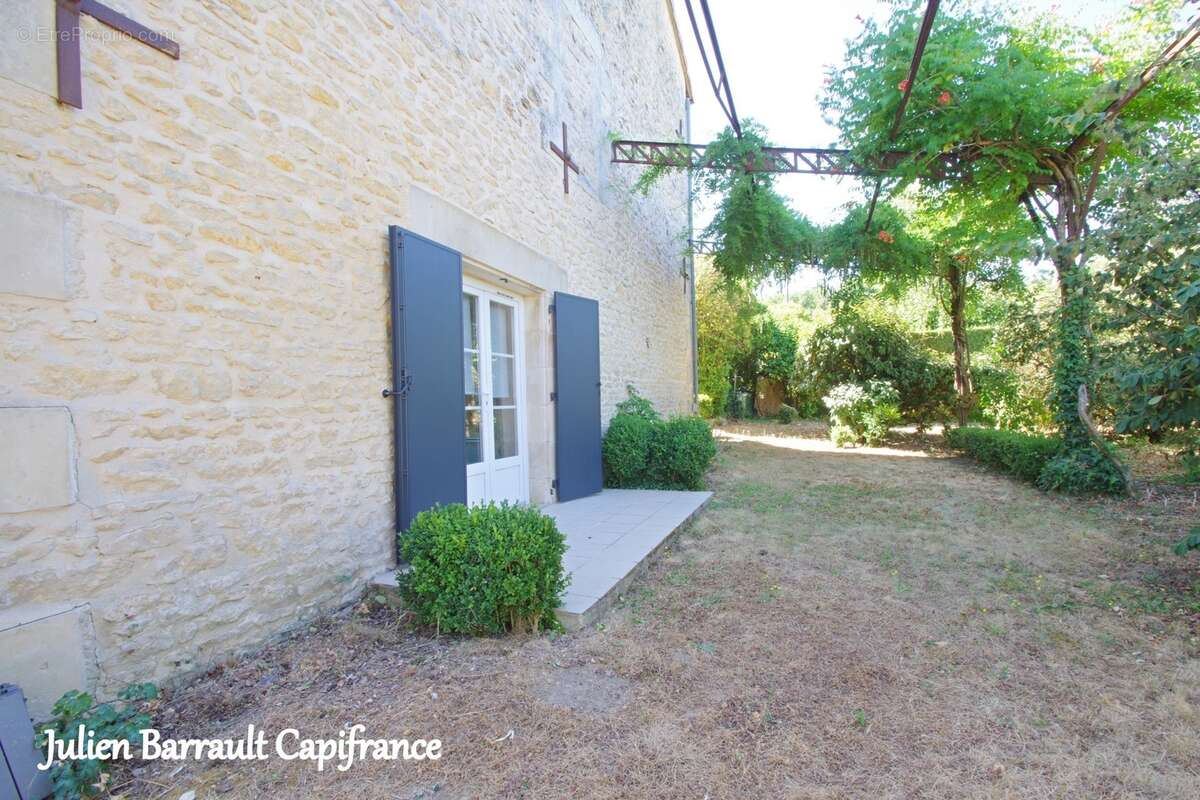 Maison familiale en pierre de 150m² avec 3 chambres rénovée en 2006 sur un terrain arboré et clos de 1617 m² - photo 22