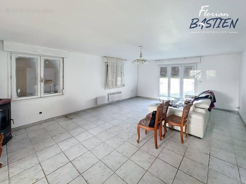 Propriété avec maison plain pied et bâtiment de 750m² sur un terrain de plus de 3 hectares - photo 4