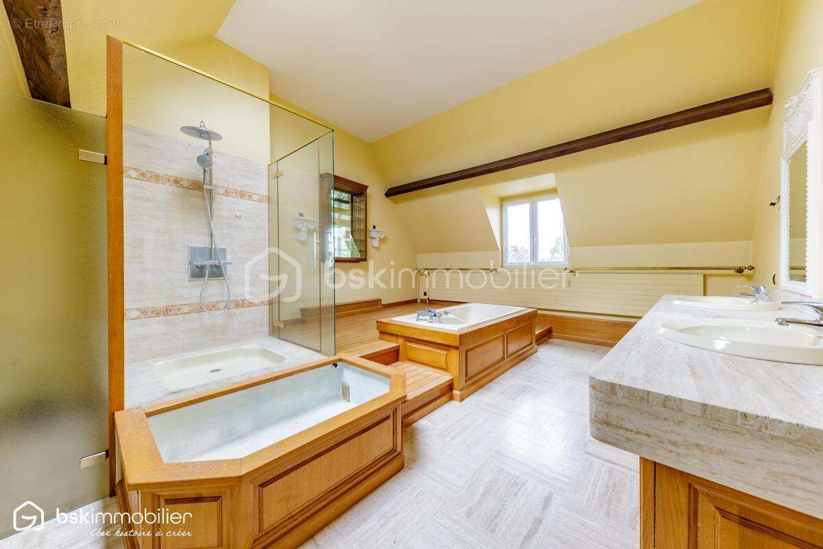 Maison de caractère 326 m² – Hyper-centre Châteauroux – Gros potentiel - photo 17