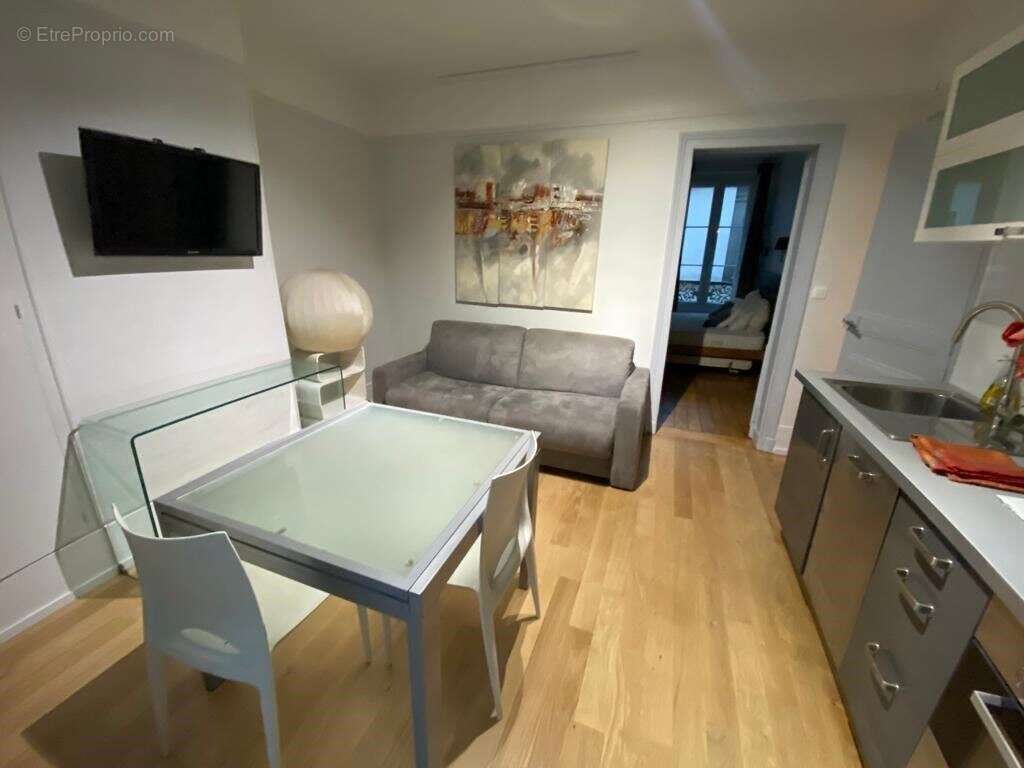 Appartement à PARIS-7E