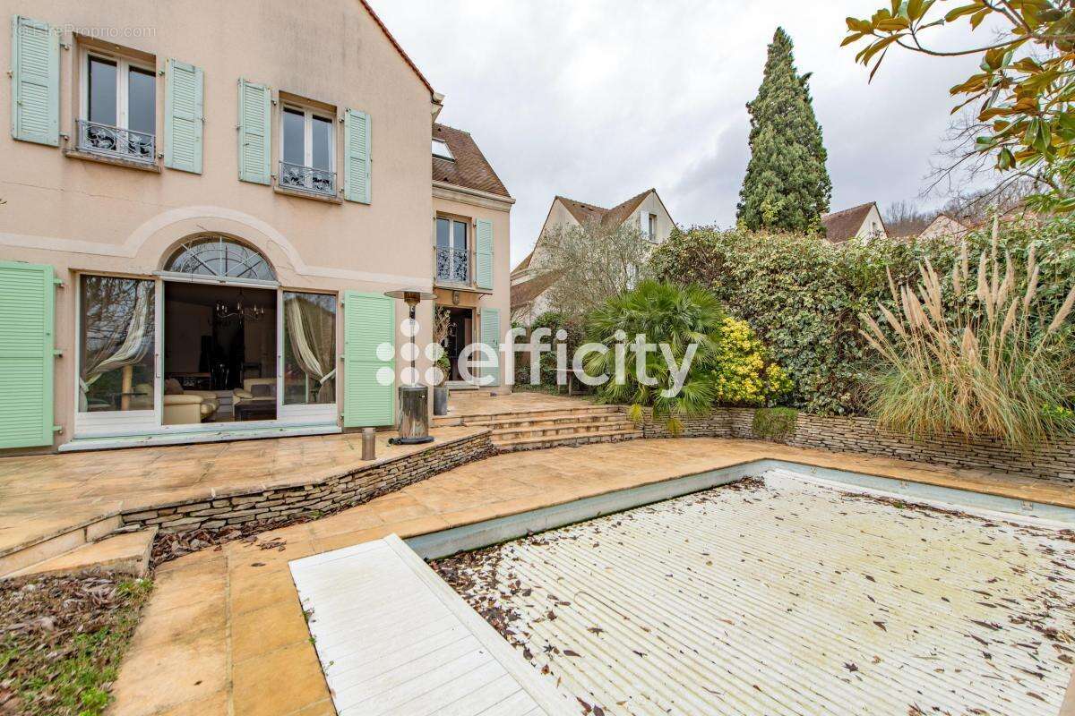 Maison à VERRIERES-LE-BUISSON