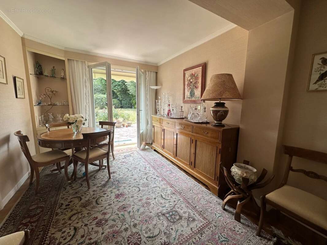 Maison à LE MESNIL-SAINT-DENIS