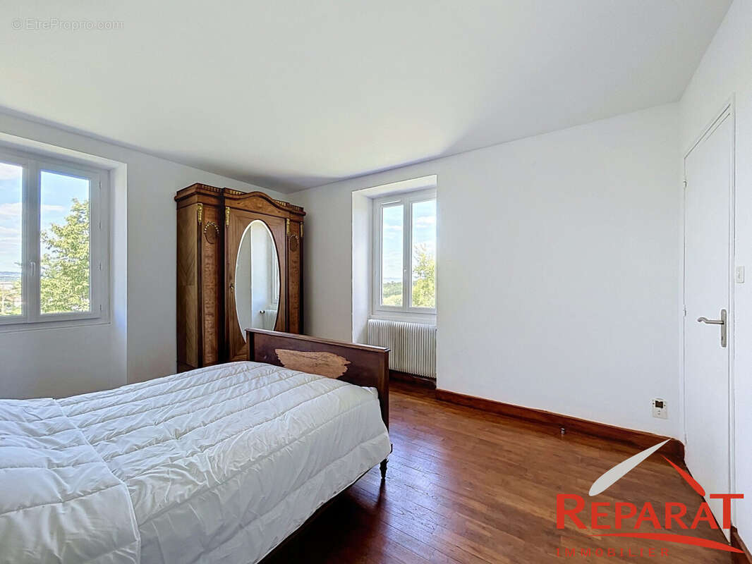 Maison 265 m² à Saint-Aulaire  - photo 8