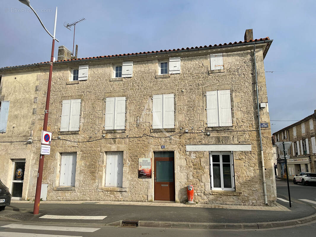 Appartement à FONTENAY-LE-COMTE