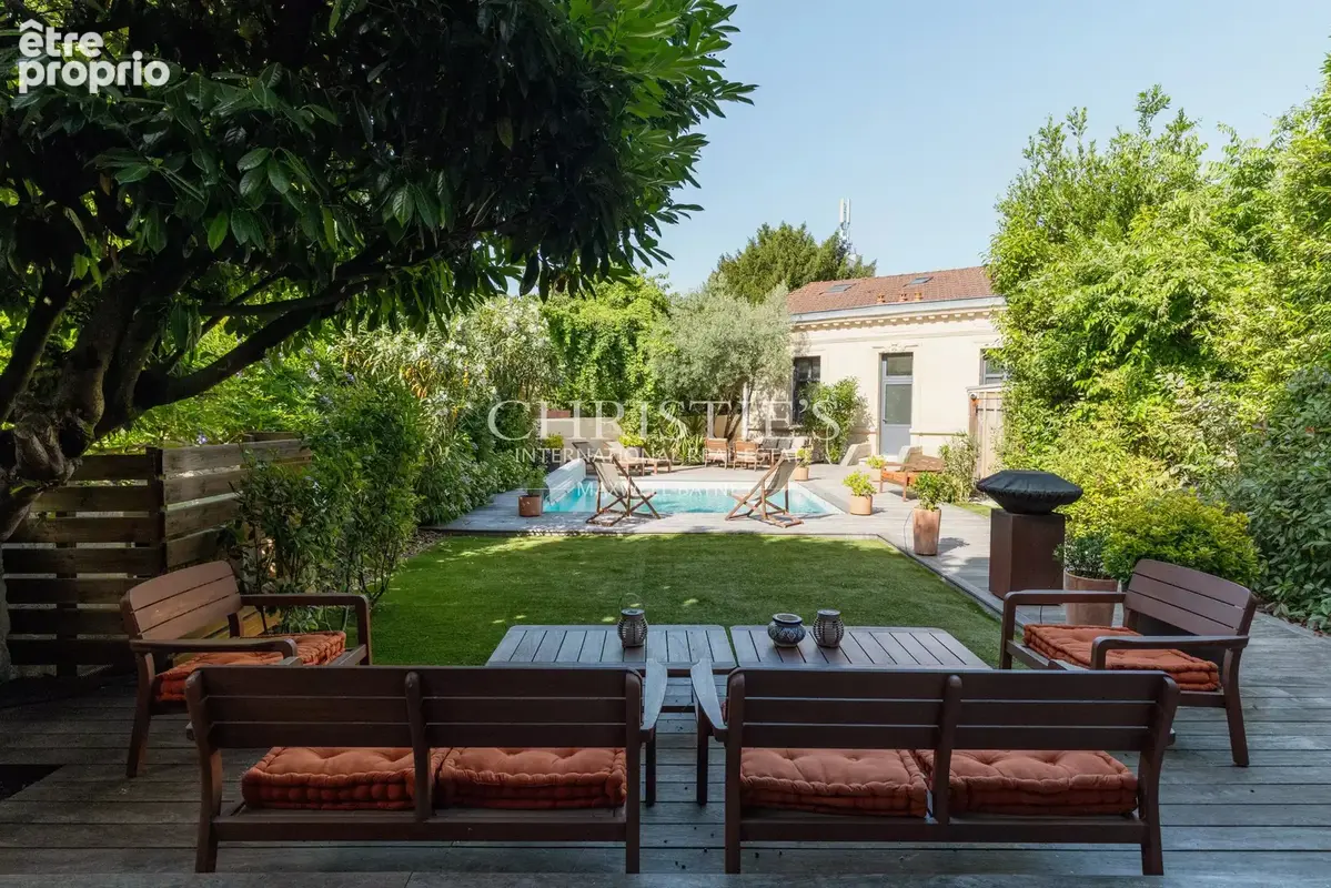 Maison de maître rénovée avec maison d'invités, piscine et garages - photo 3