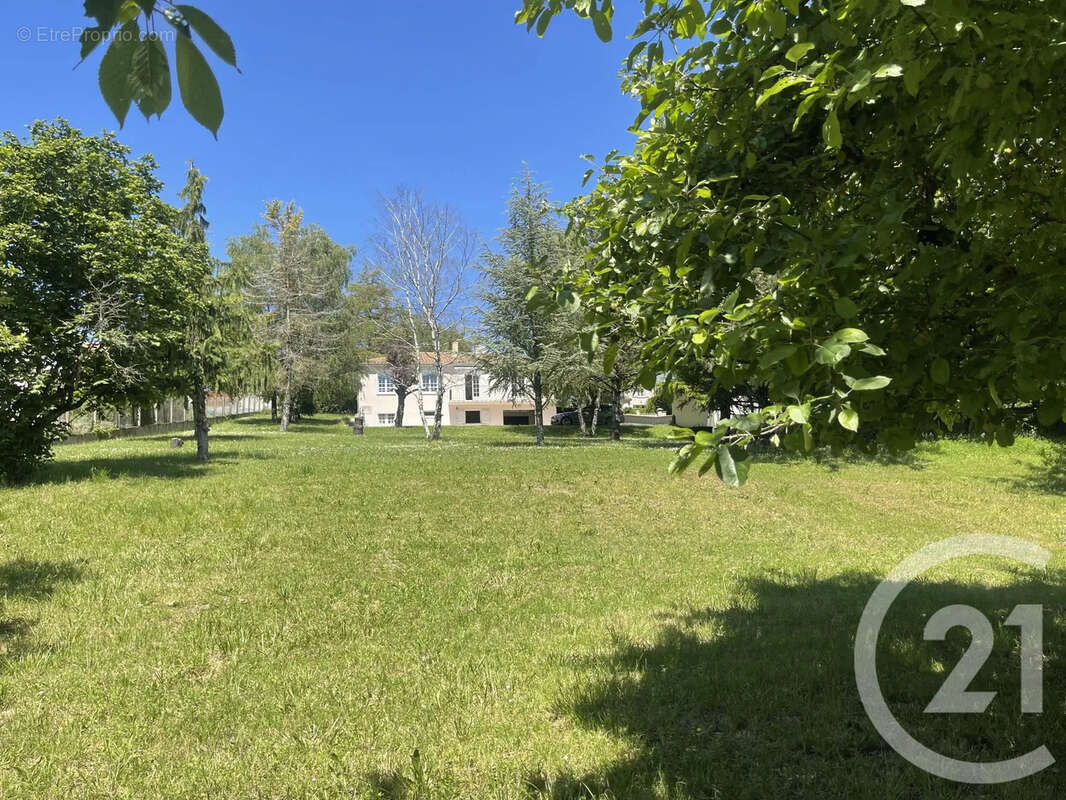 Maison à RUELLE-SUR-TOUVRE