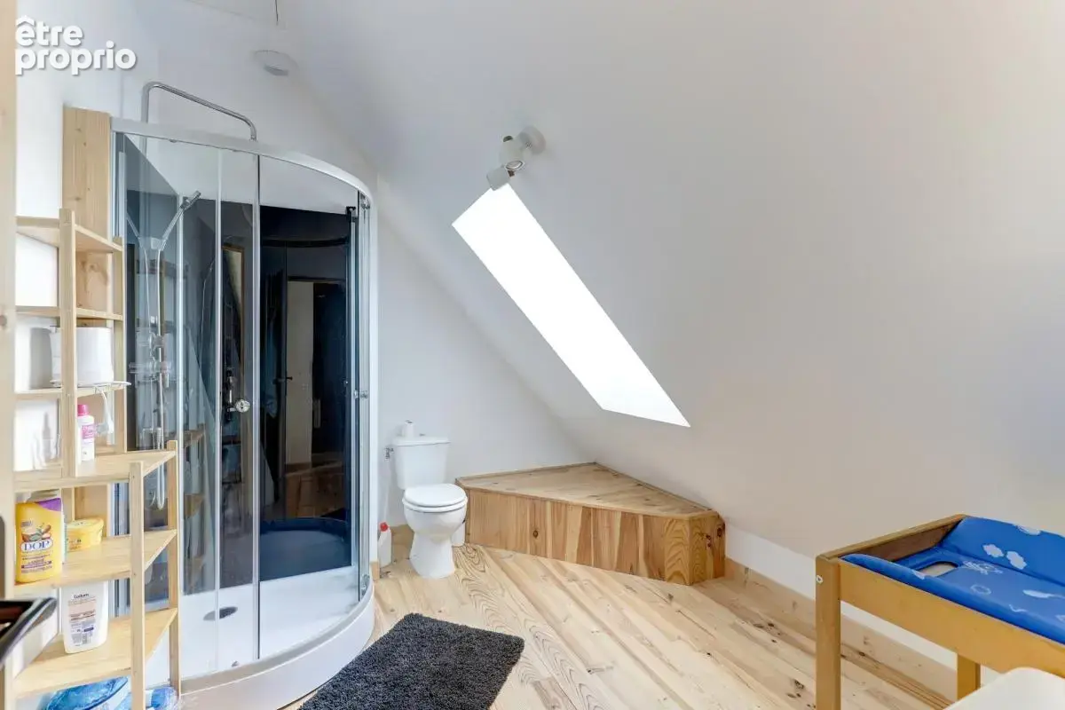 Propriété de caractère de 290 m² bâtis, Saint-Pierre-Roche — Maison rénovée 130 m² + grange de 160 m² à restaurer - photo 17