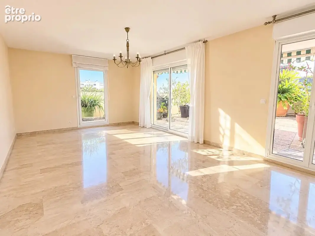 Appartement 4 pièces 126 m² à vendre à Nimes (30900) - photo 2