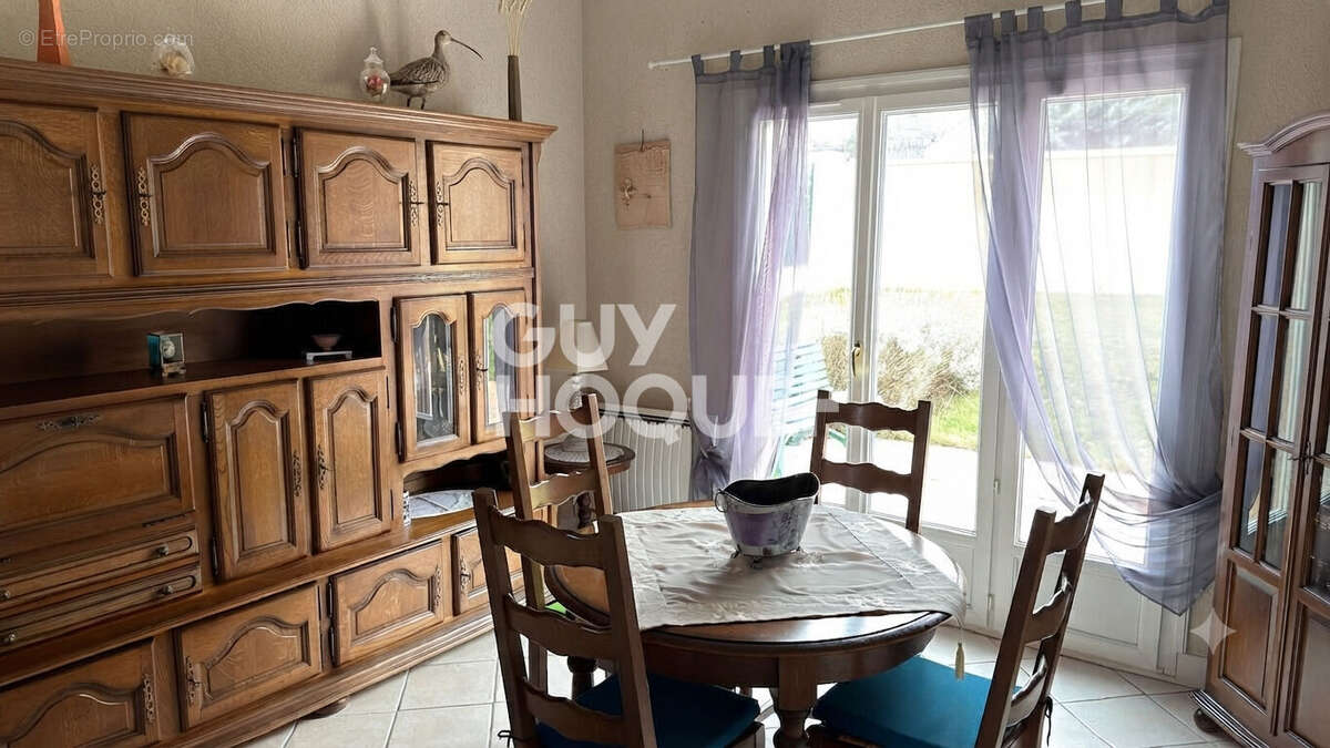 À Vendre : Maison de Charme 5 Pièces avec Séjour Cathédrale à Anet (28260) - photo 3