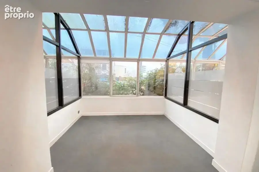 Bureaux à vendre à Meudon, découvrez ces bureaux en triplex inspirant de 327 m², situé dans une ancienne usine de caractère du d - photo 5