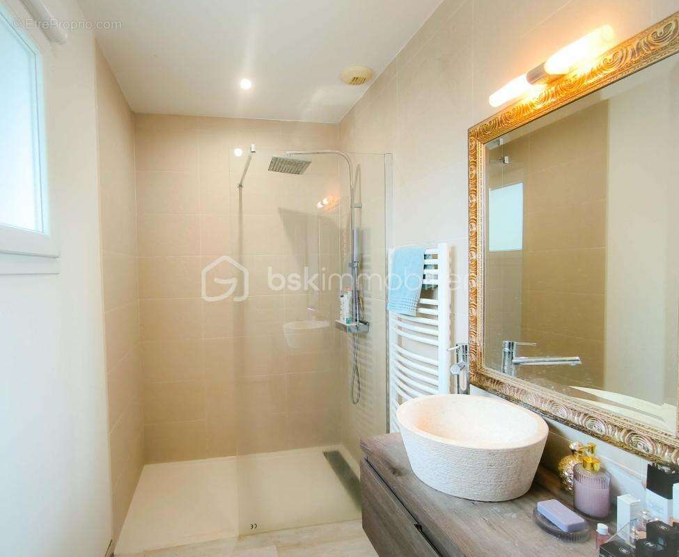 Maison à COSSE-LE-VIVIEN