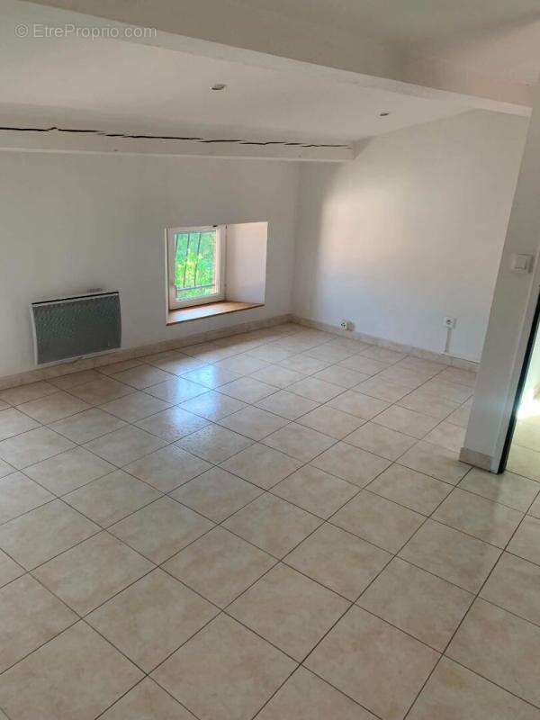 Appartement à TOURVES
