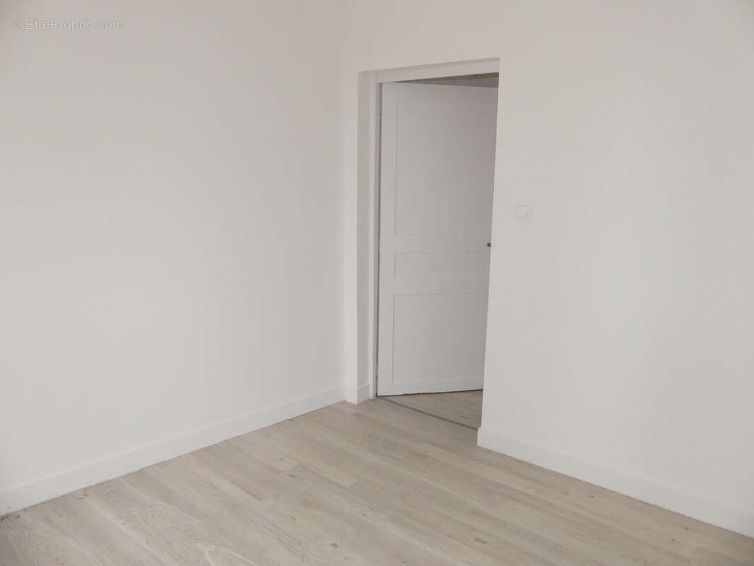 Appartement à FONTVIEILLE