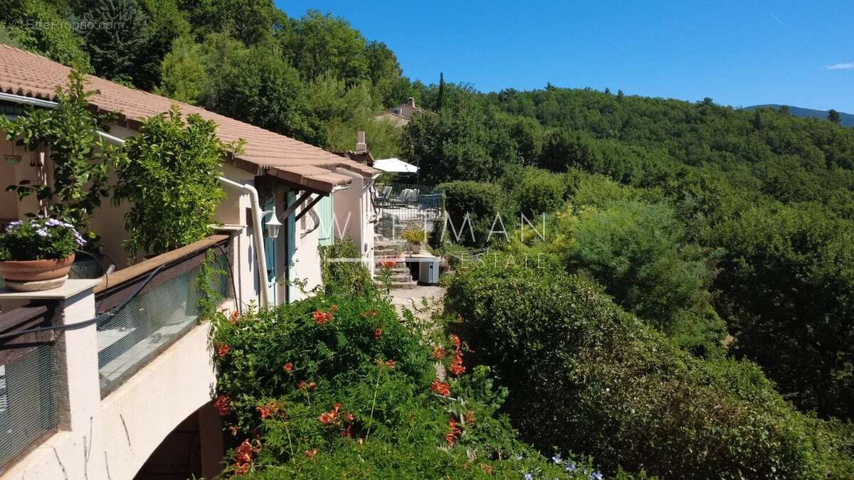 Villa avec piscine et vue exceptionnelle - Mons - photo 20