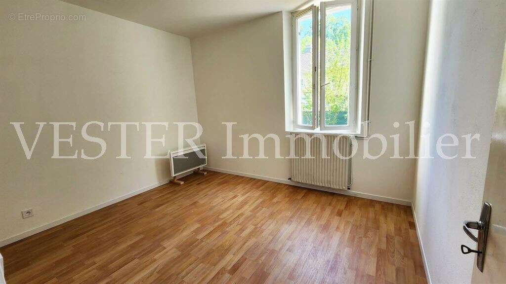 Maison ancienne rénovée de 130m2 + 130m2 aménageables, dans un écrin de verdure - photo 9