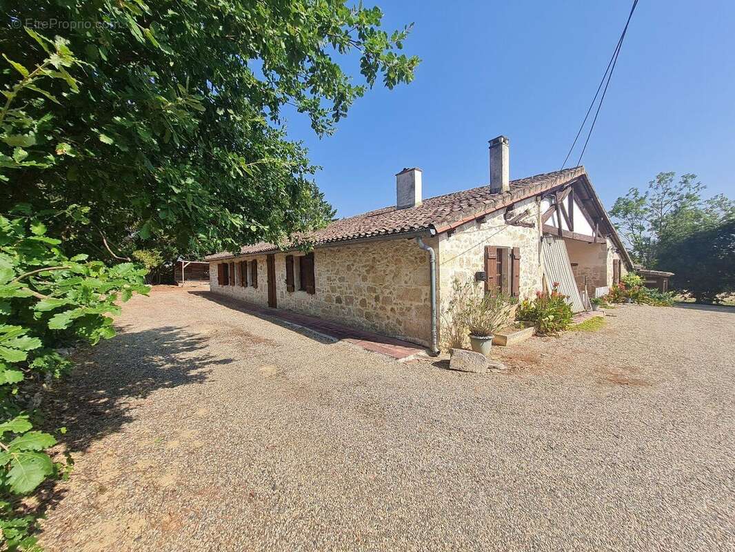 Maison à SAINTE-MERE