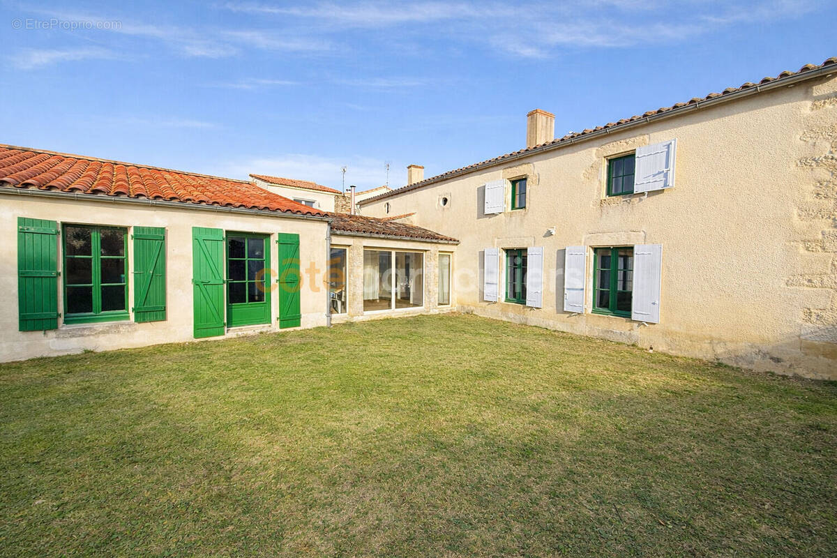 Maison à SAINT-MICHEL-EN-L'HERM