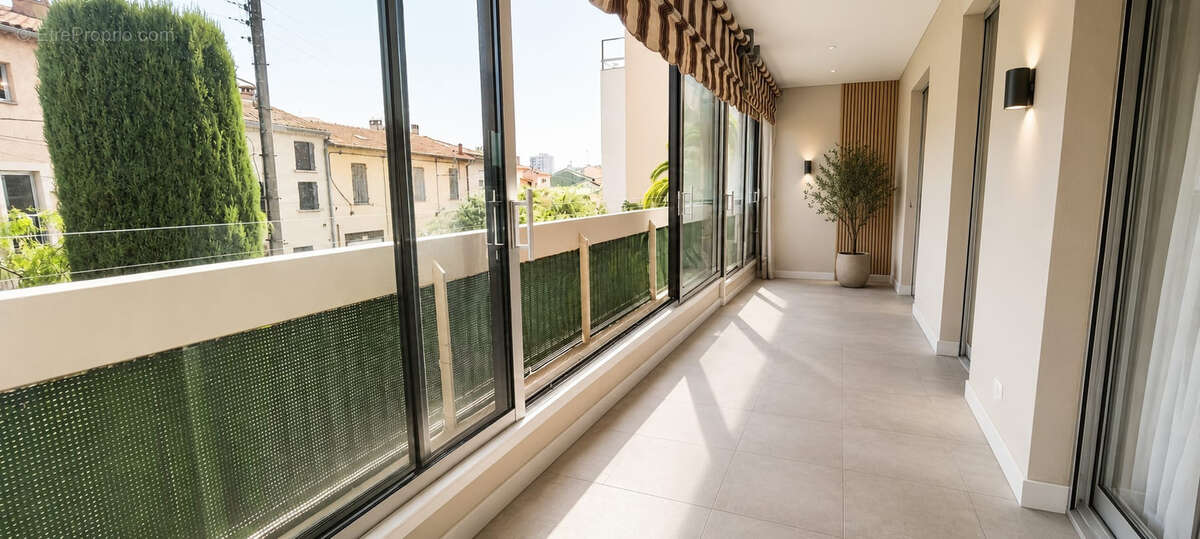 2p frejus plage / terrasse 17m2 / cave / possibilite garage - photo 9