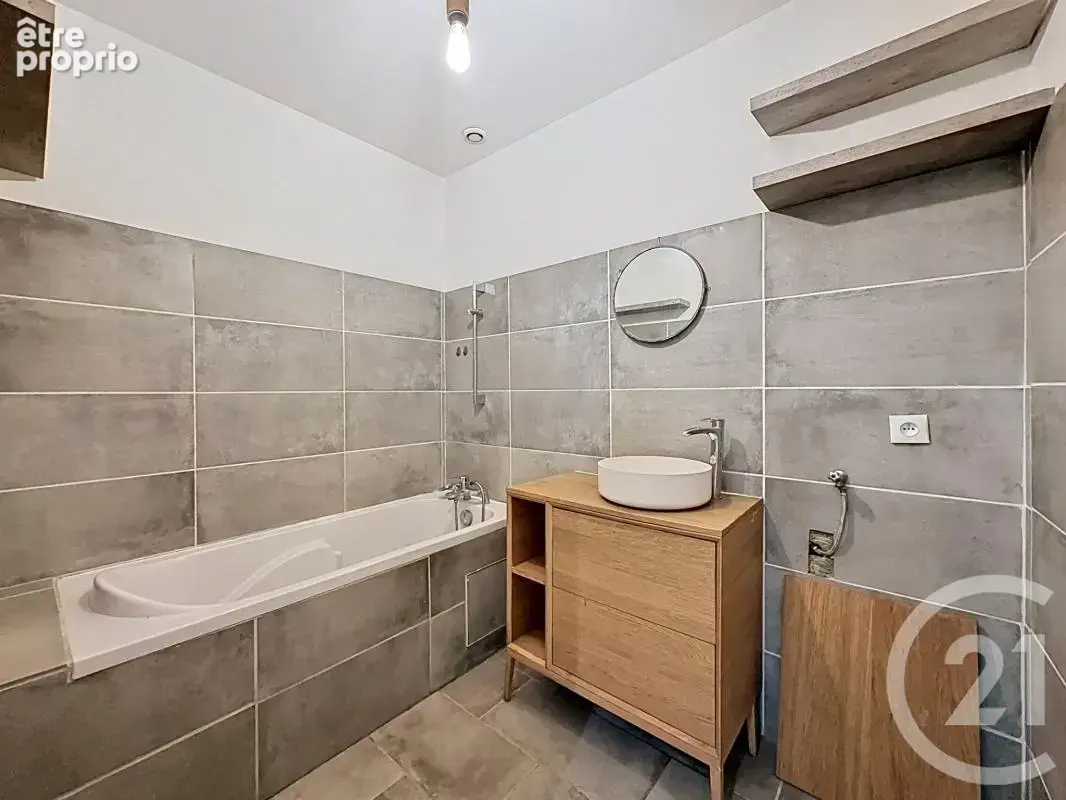 Appartement 70 m² à Rive-De-Gier  - photo 7
