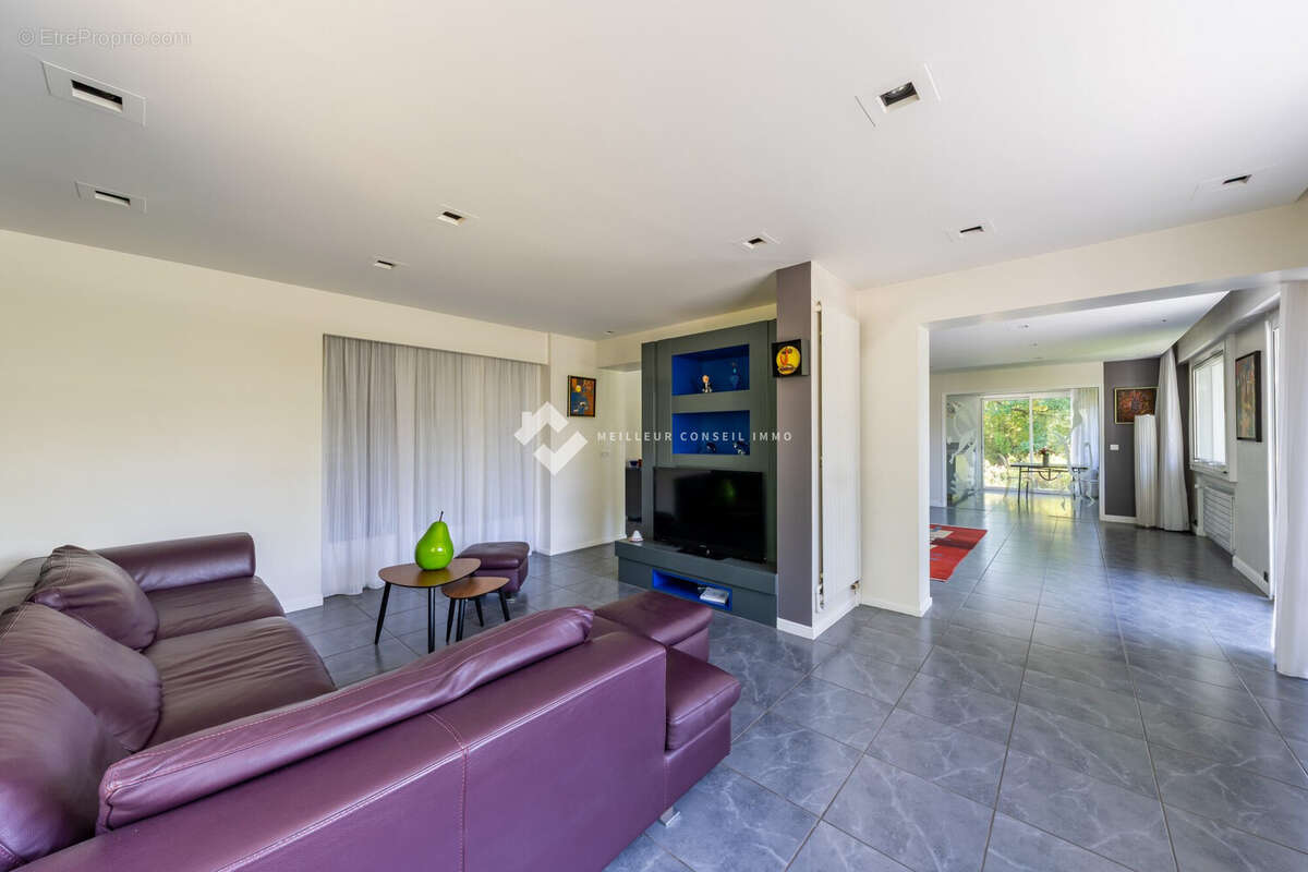 Maison 259 m² à Dammarie-Les-Lys  - photo 8