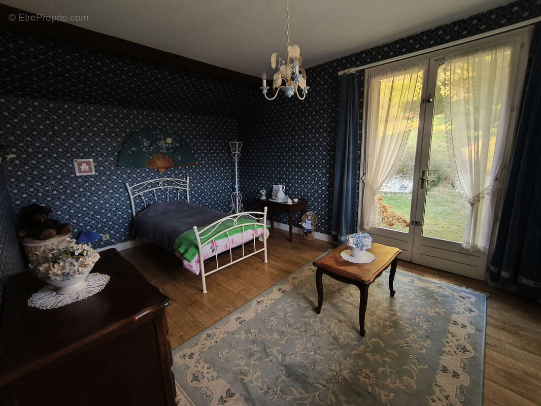 Maison à LA MONNERIE-LE-MONTEL