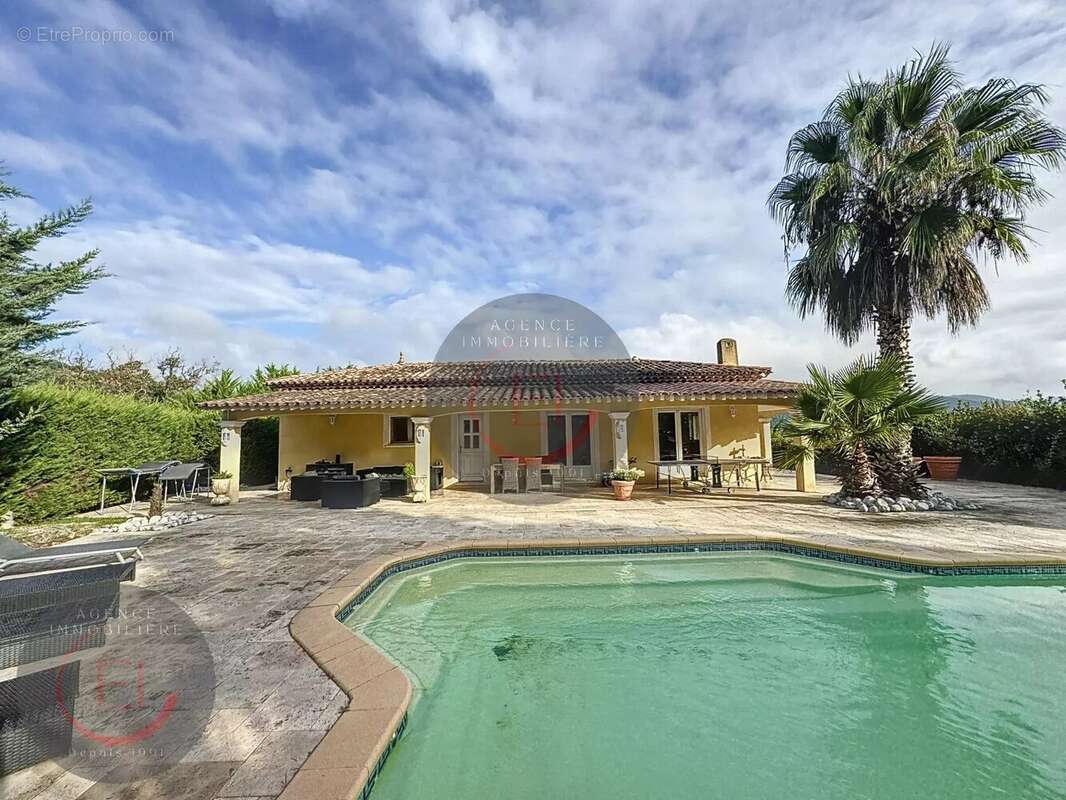 Maison à LES ADRETS-DE-L&#039;ESTEREL