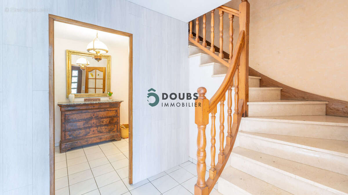 Maison à GUYANS-VENNES