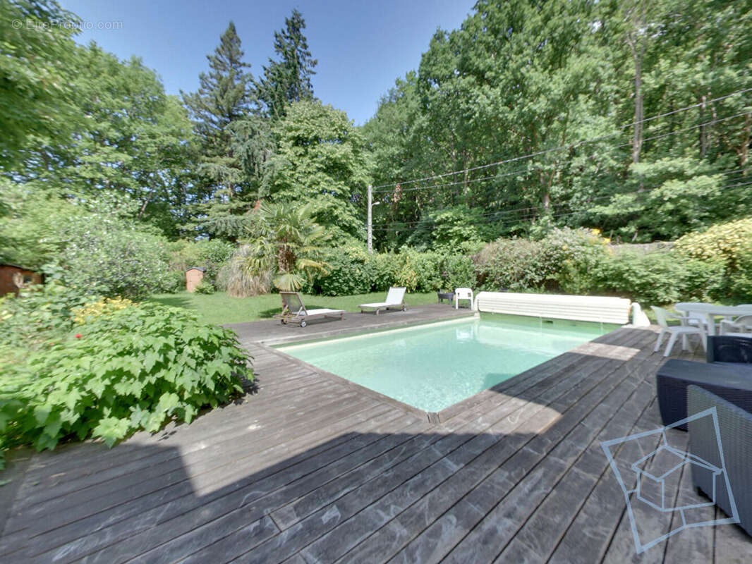 Maison à DAMPIERRE-EN-YVELINES