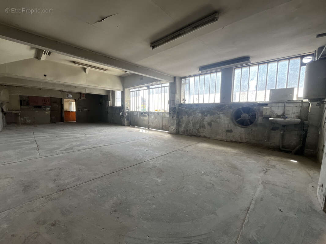 HIDRI IMMO PLUS vous propose un Ensemble immobilier unique à fort potentiel : Maison, Atelier et Dépendances - photo 4