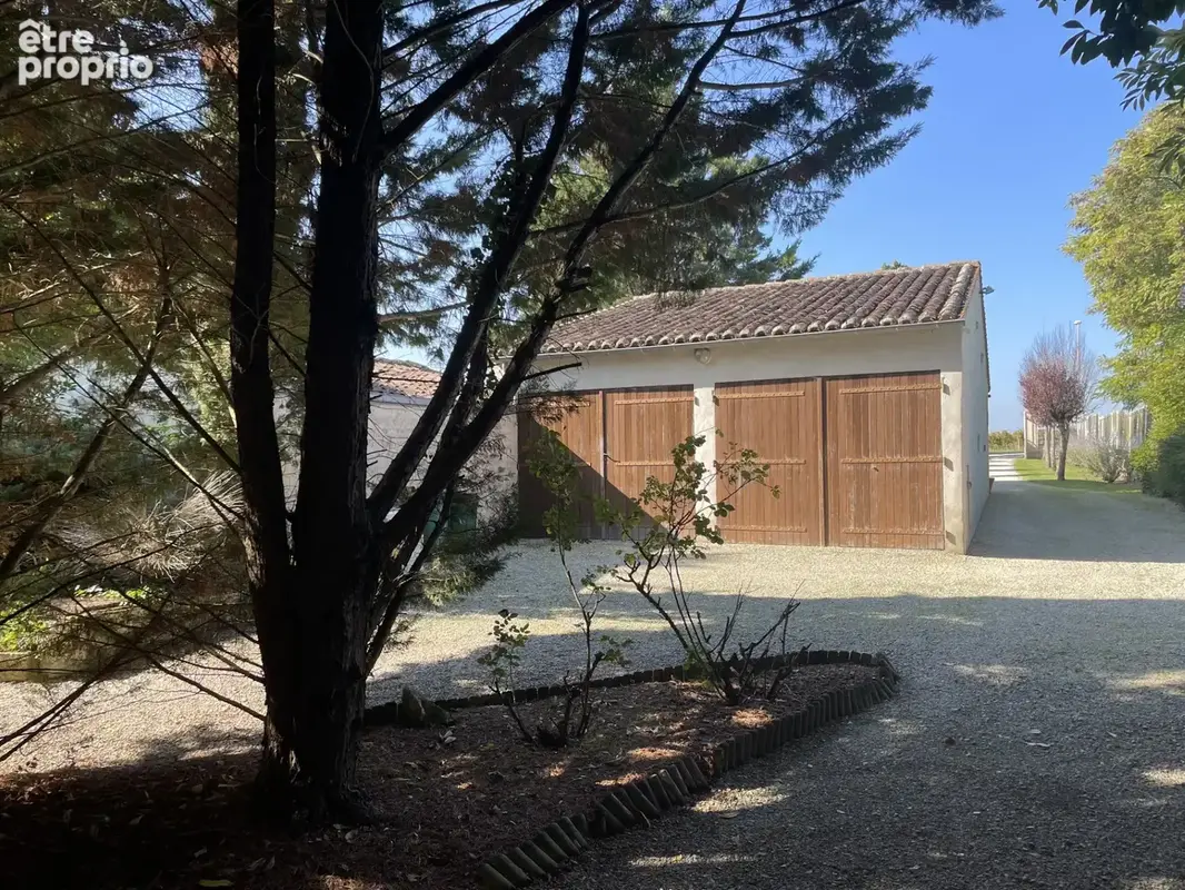 Prignac magnifique propriete de 290 m2 parc de 7500 m2 gite de 130 m2 garage de 60 m2 dependances de 190 m2 - photo 13