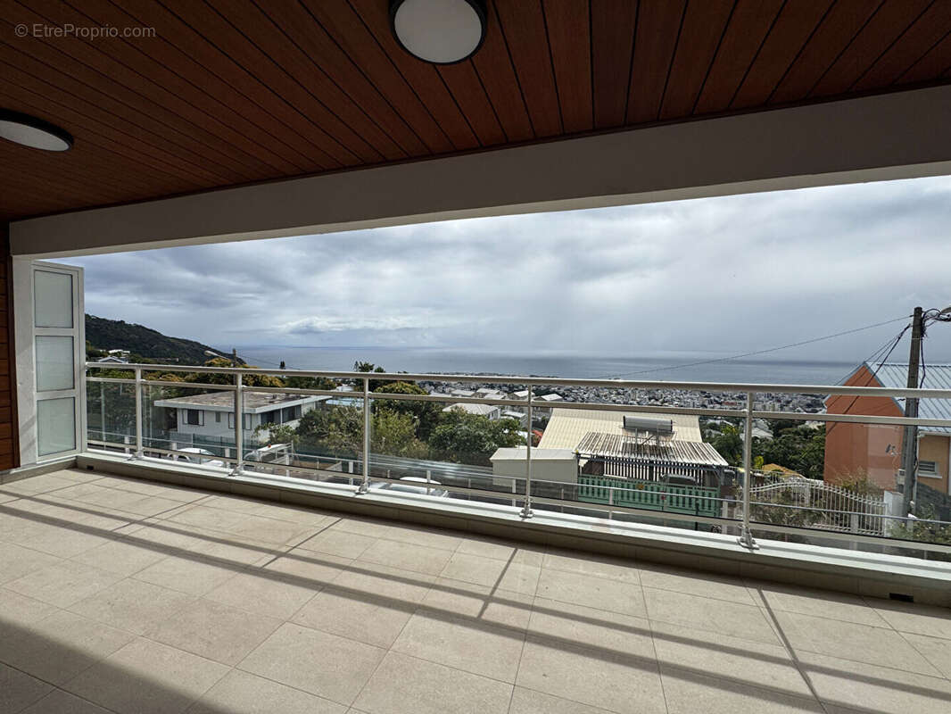 A VENDRE - Bellepierre - Appartement T4 neuf de 173 m2 de surface totale dans une copropriété de standing - photo 4